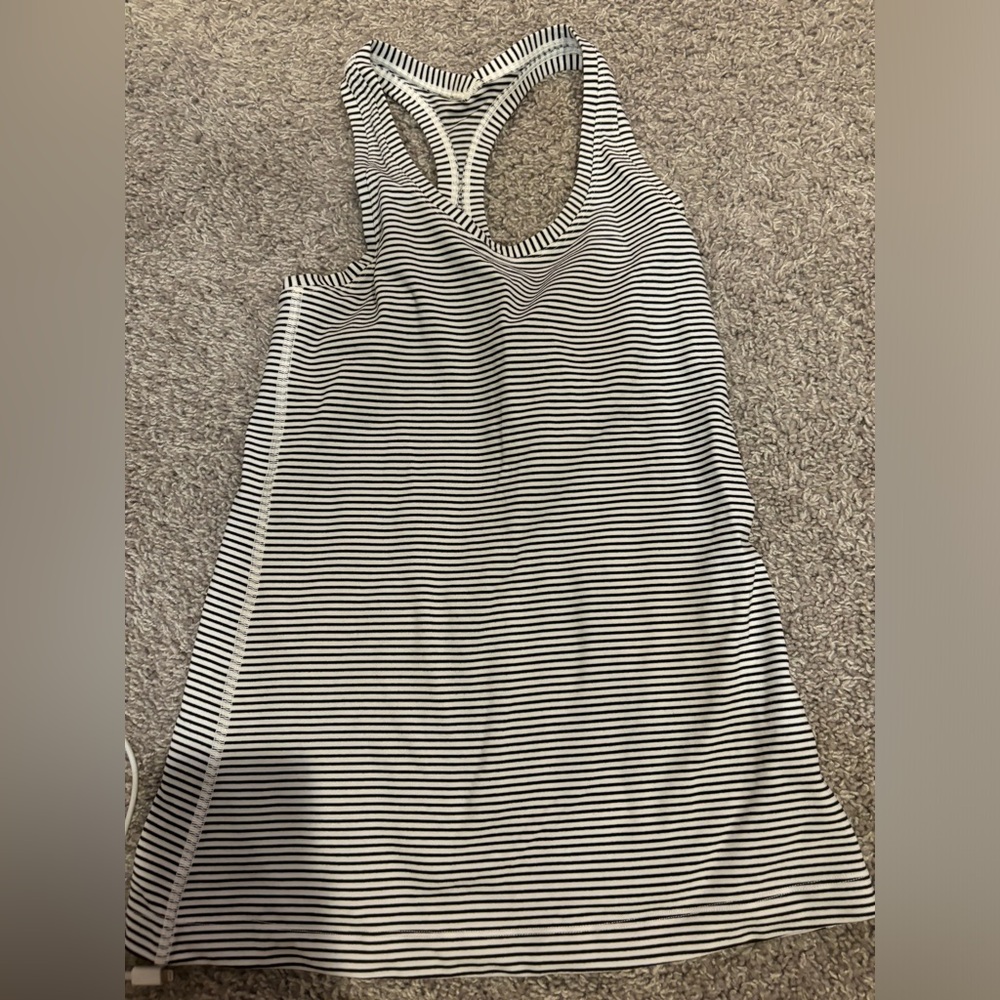 Black and white lulu tank size 6